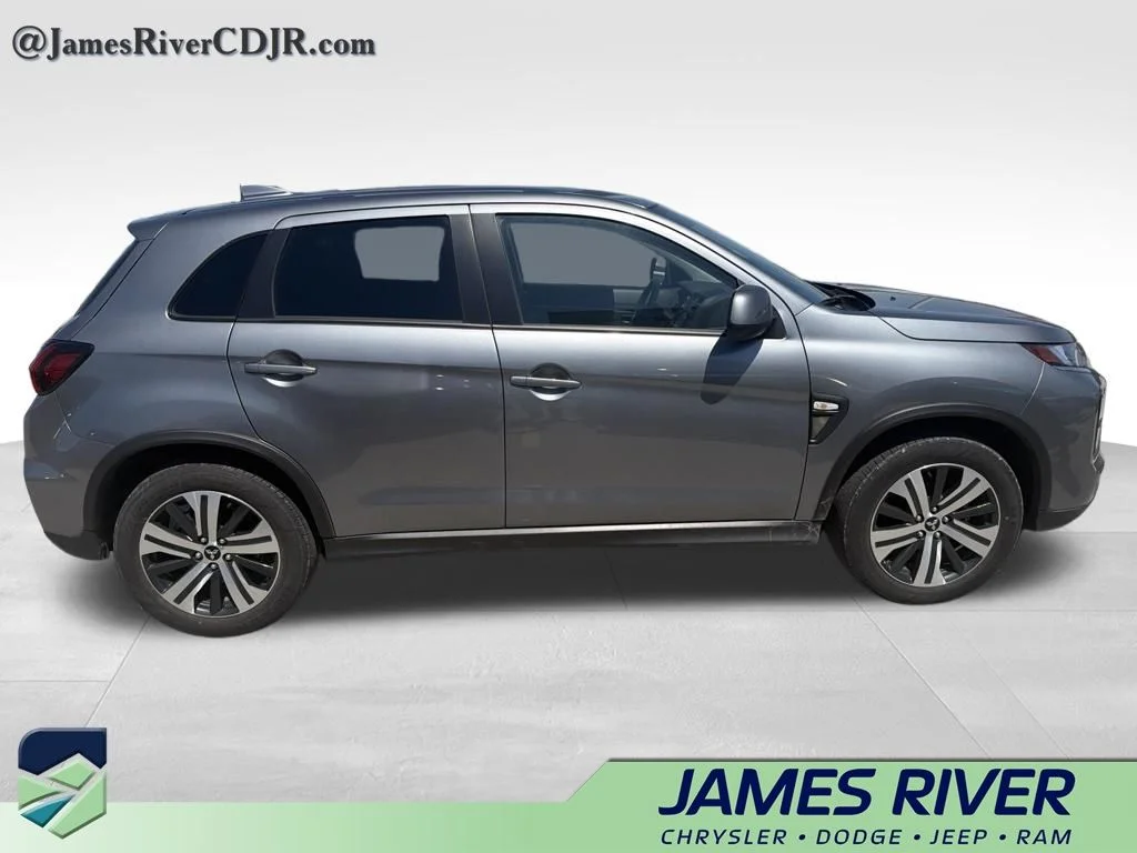 Used 2025 Silver Mitsubishi 2.0 ES image 5