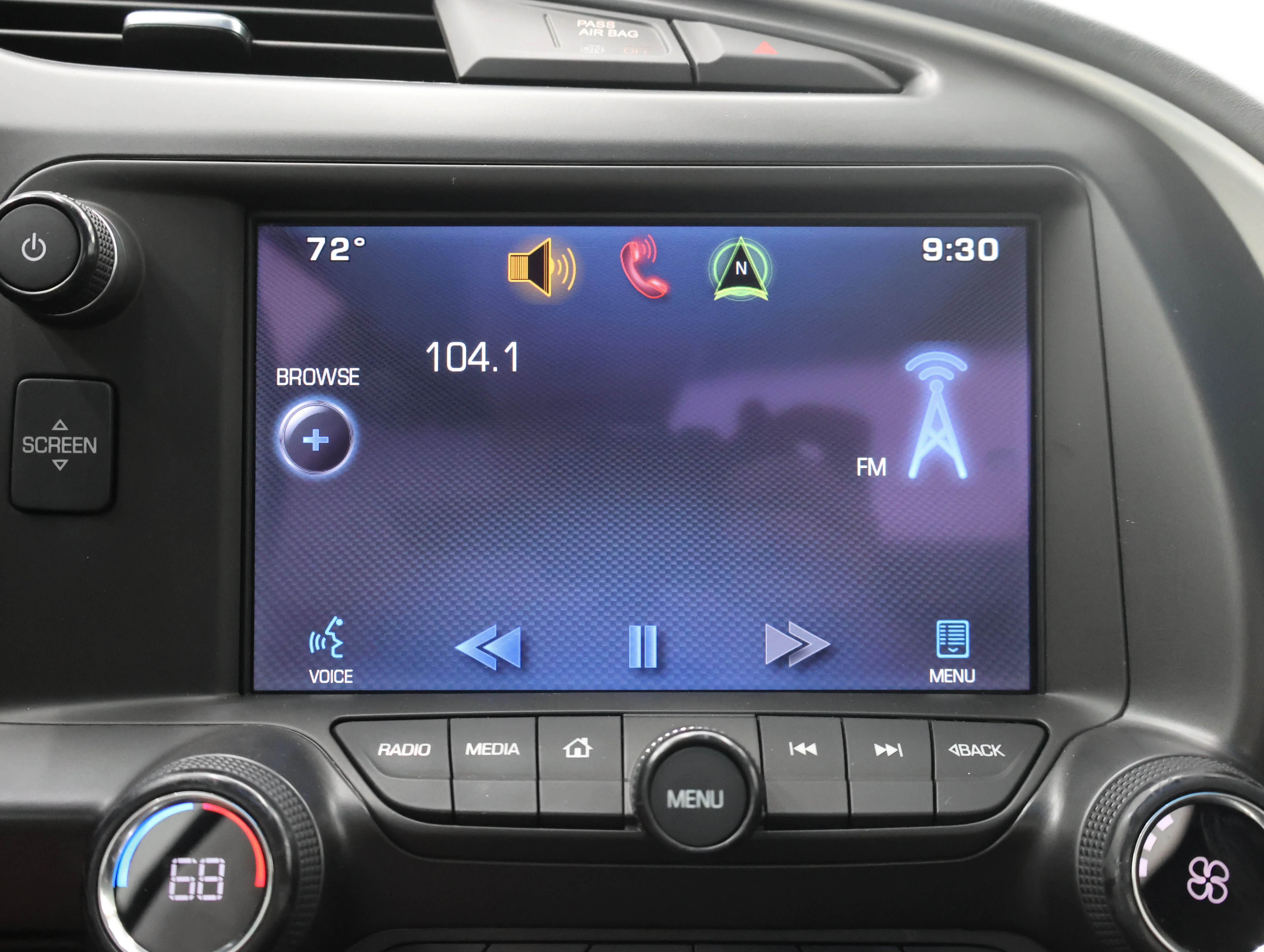 Used 2015 Arctic White Chevrolet Stingray Z51 image 38