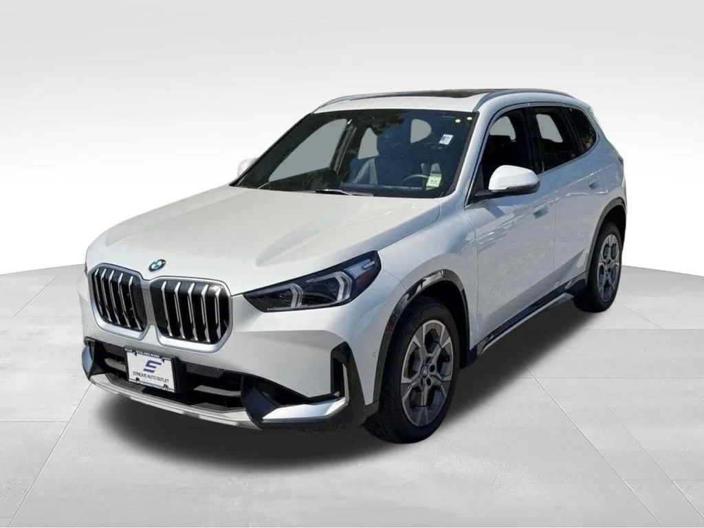 Used 2026 White BMW xDrive28i image 3
