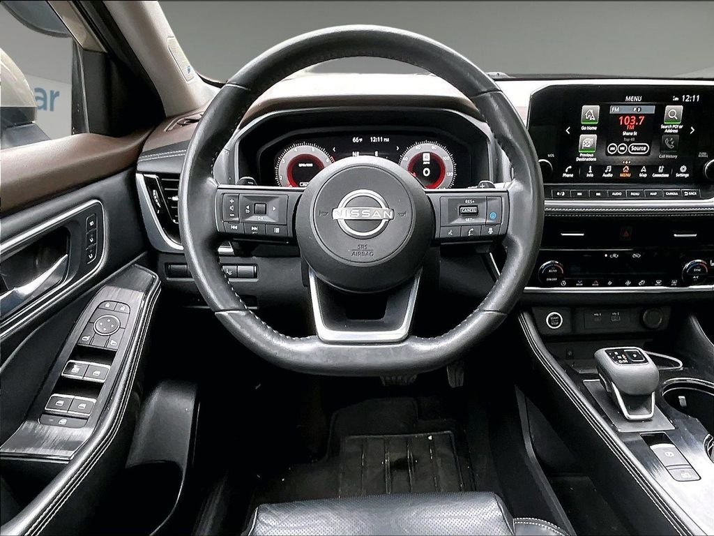 Used 2022 Gold Nissan Platinum image 18