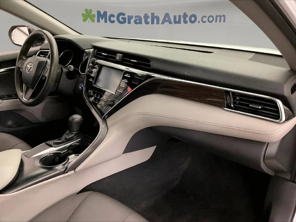 Certified Used 2018 White Toyota LE image 21