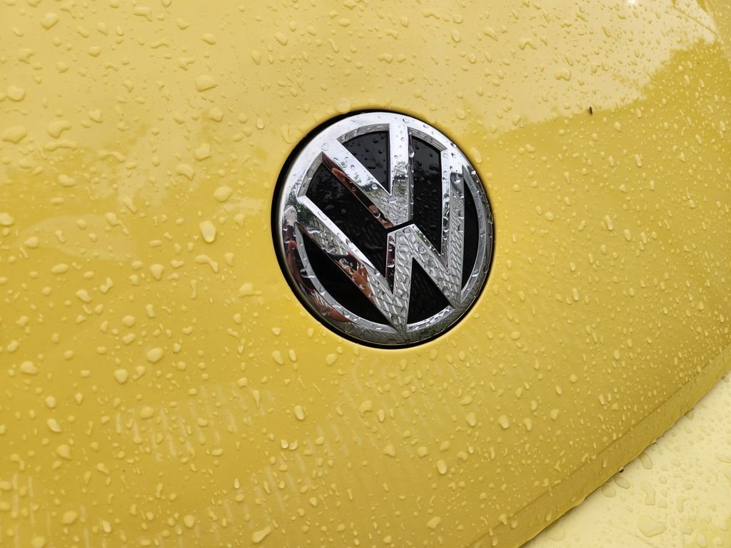 Used 2015 Yellow Rush Volkswagen 1.8T w/Sun/Sound/Nav image 10