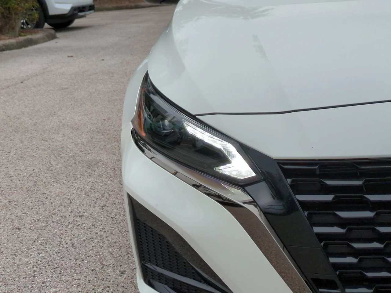 New 2025 Pearl White TriCoat Nissan SR image 11