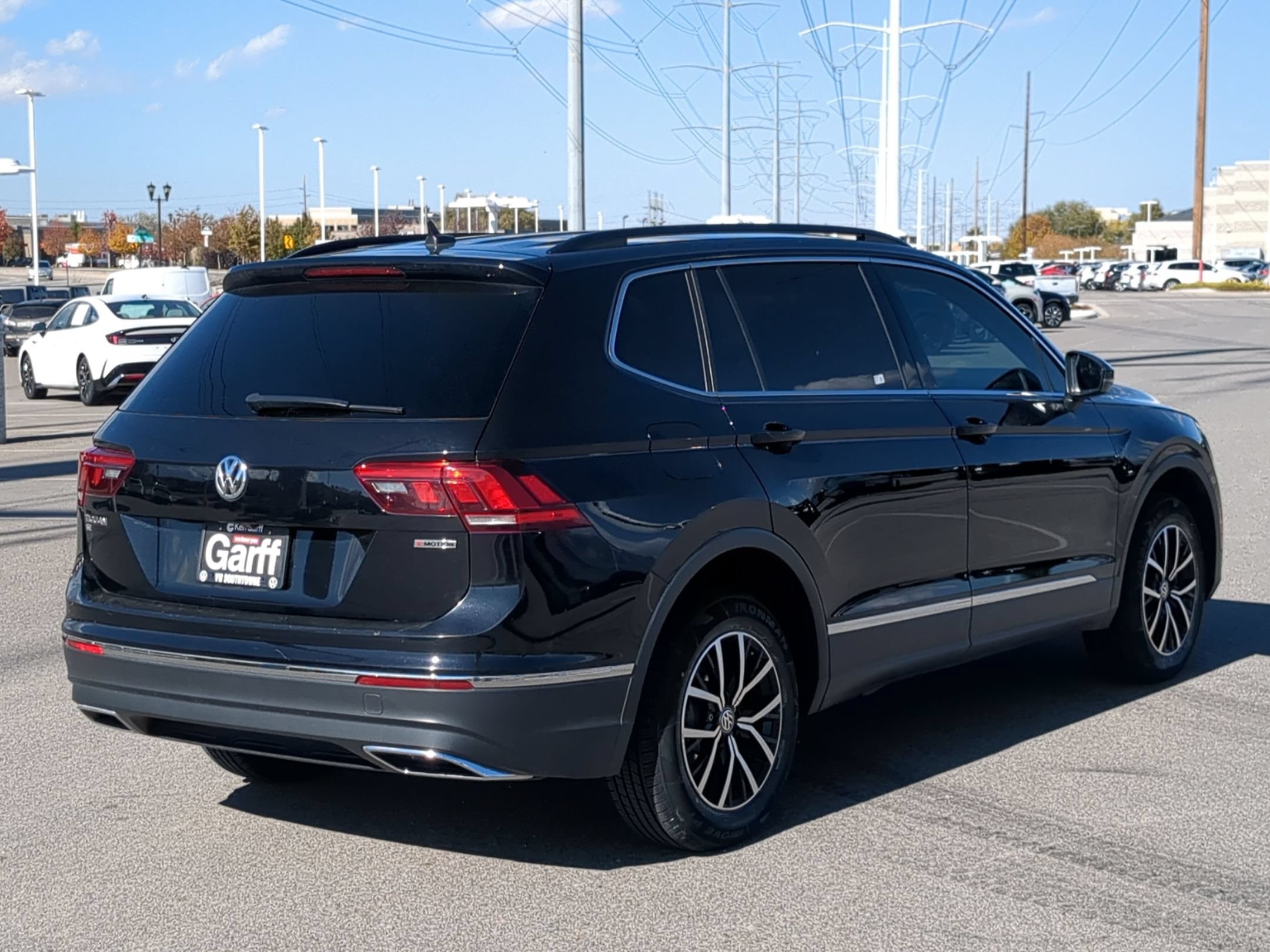 Used 2021 Deep Black Volkswagen SE image 3