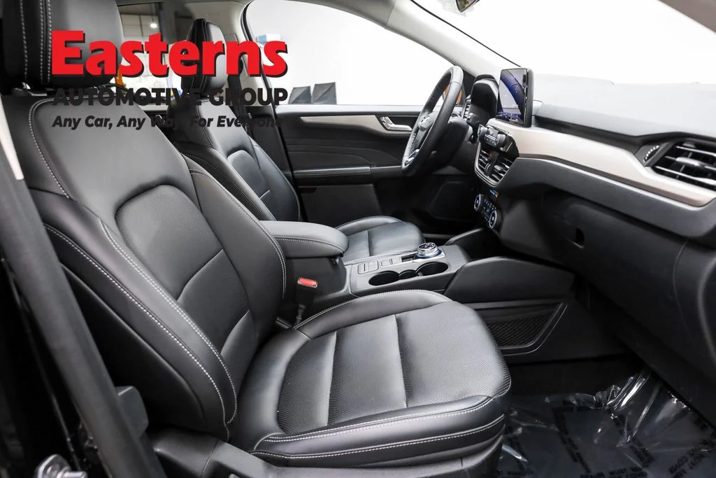 Used 2021 Black Ford SEL image 23