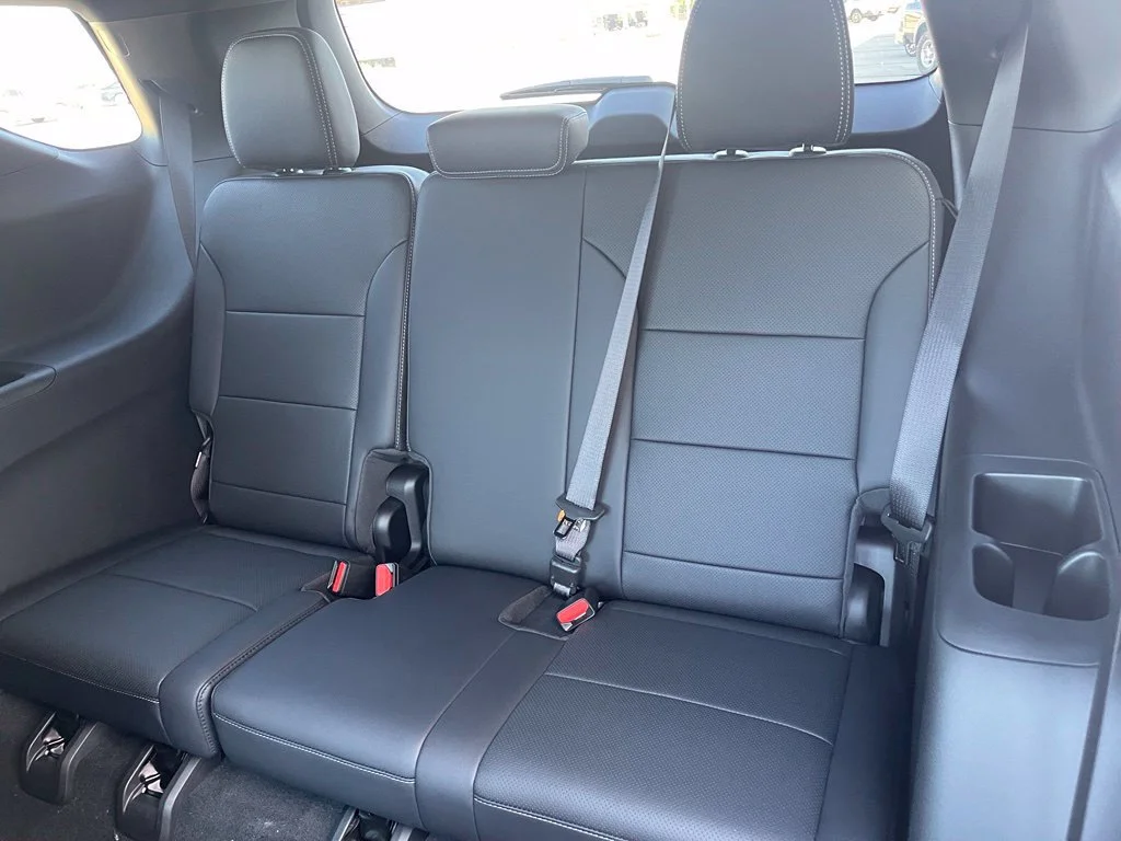 New 2027 Polar White Tricoat Chevrolet LT image 27
