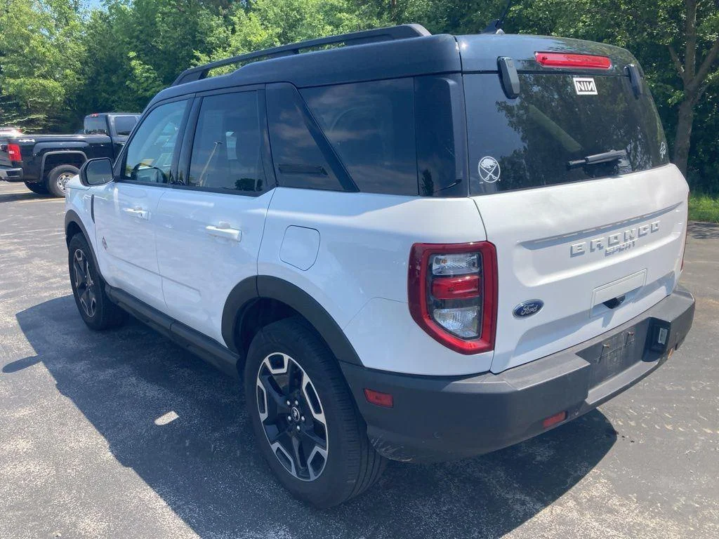 Used 2021 Wh Ford Outer Banks image 5