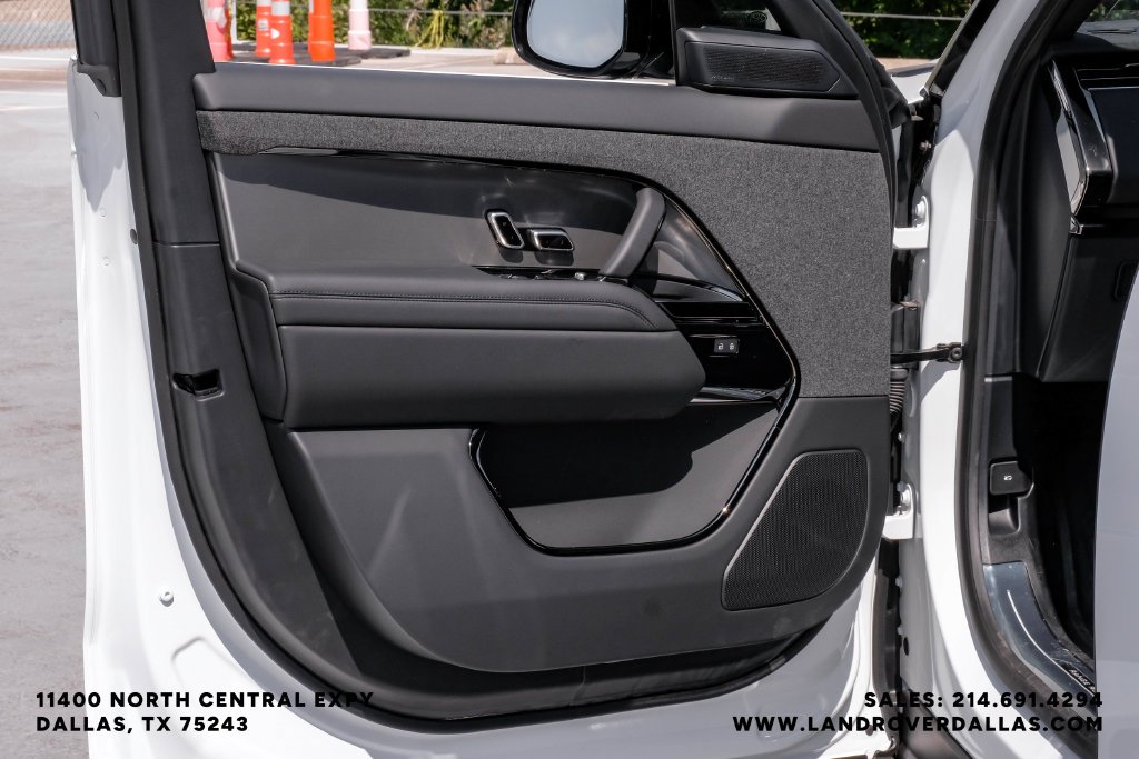New 2026 Fuji White Land Rover Dynamic SE image 39