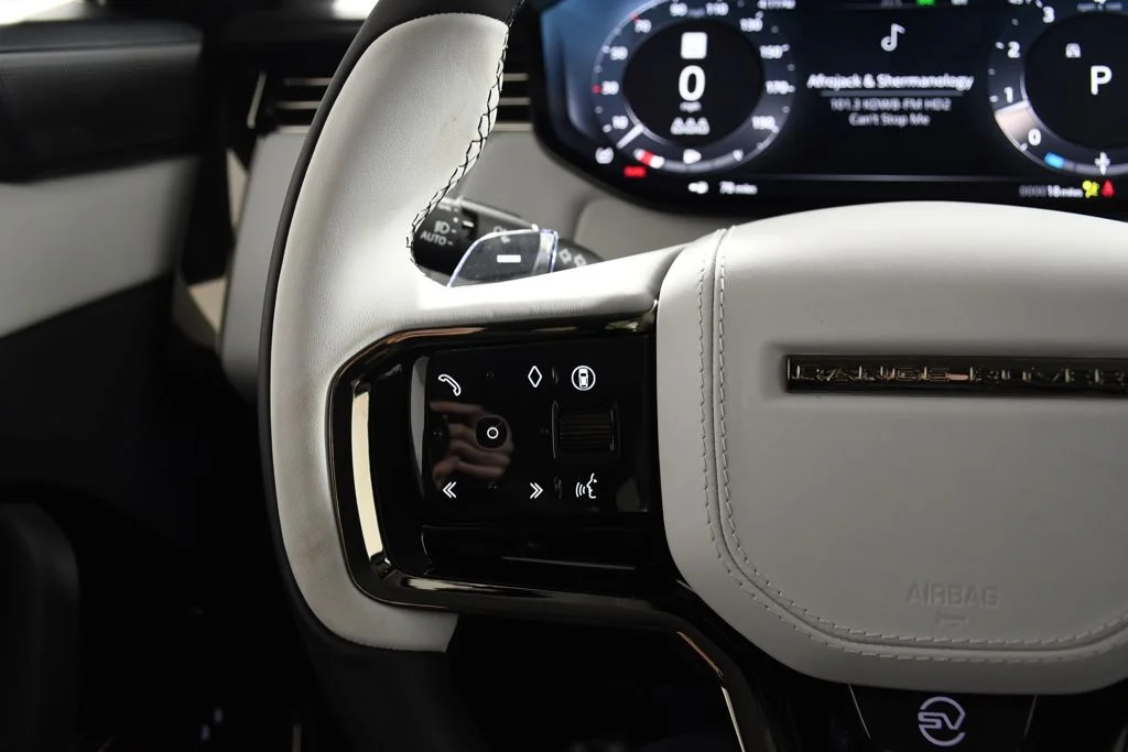 New 2026 Ostuni Prl Whi Land Rover SV image 28