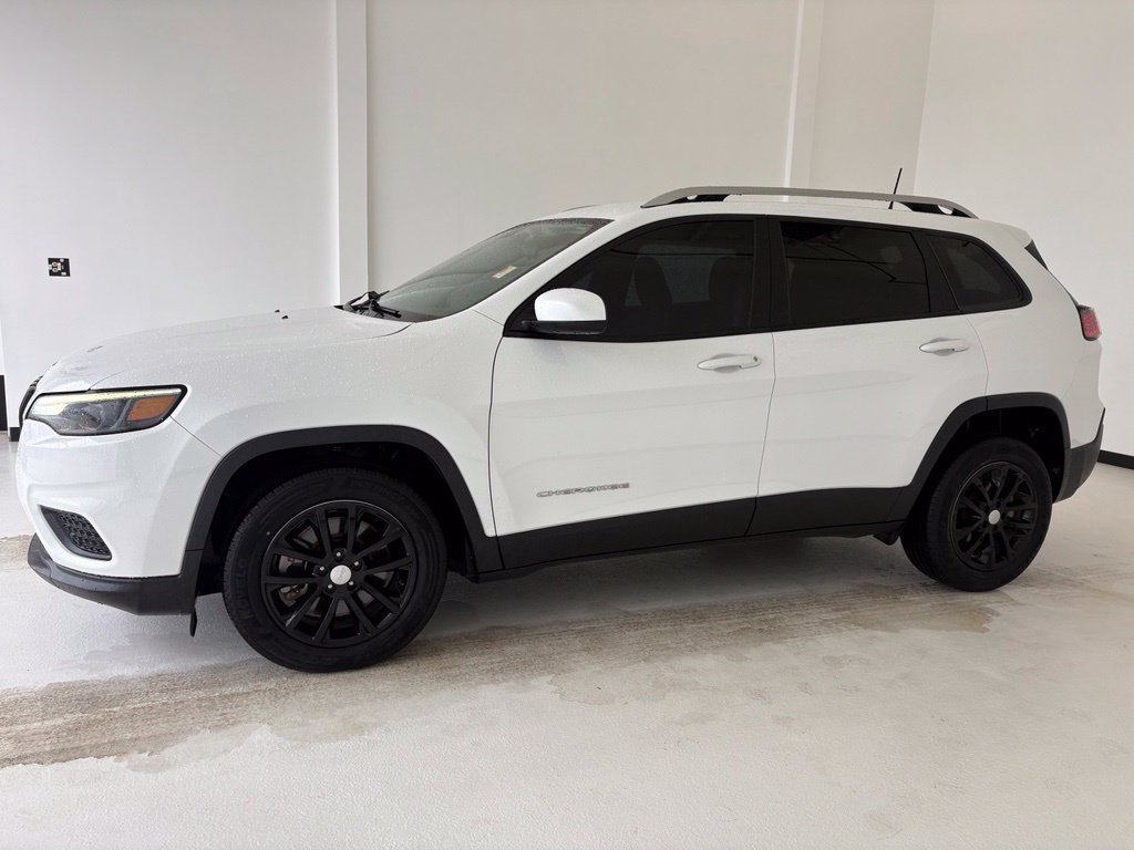 Used 2020 White Jeep Latitude image 15