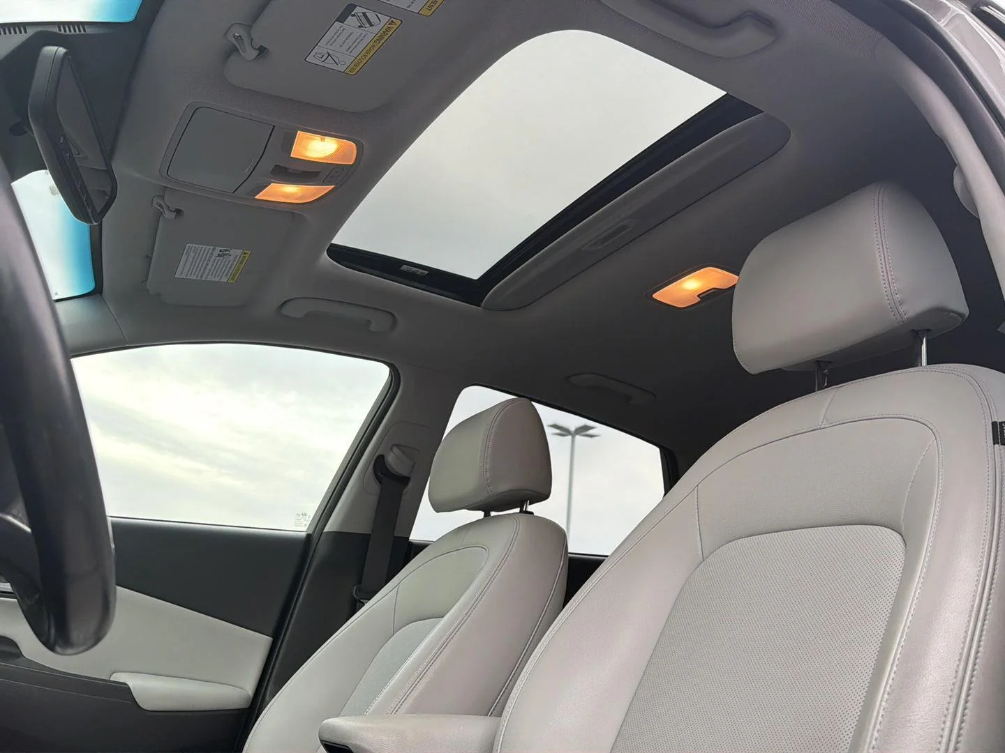 Used 2023 Cyber Silver Hyundai Limited image 9