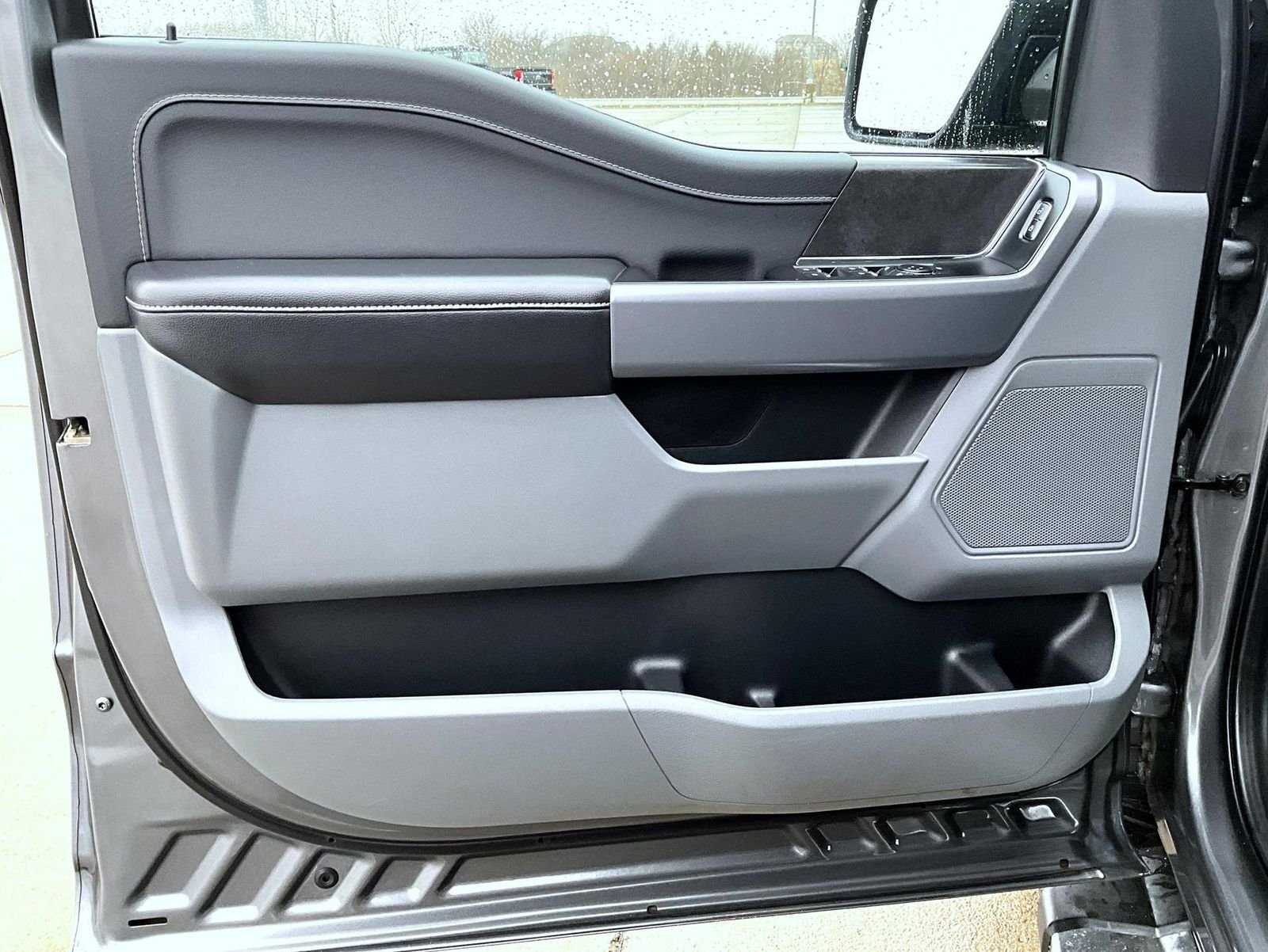 Used 2025 Gray Ford XLT image 9