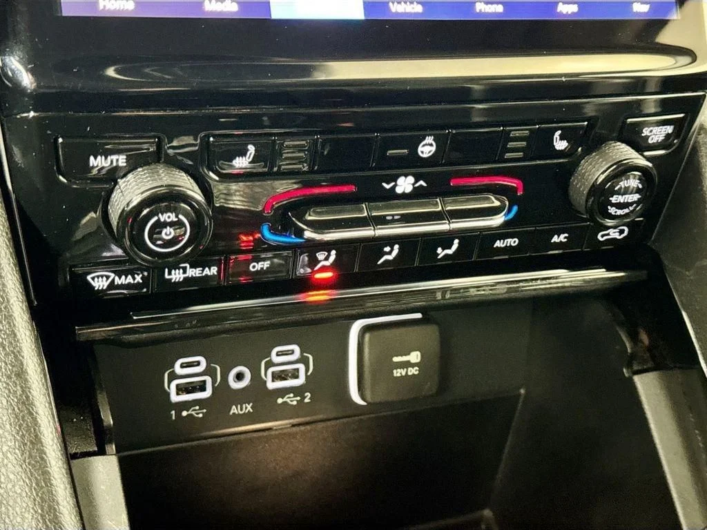 Used 2023 Velvet Jeep Limited image 38