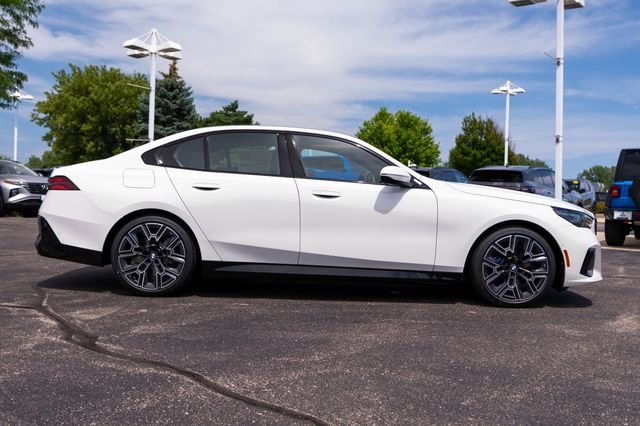 New 2027 Alpine White BMW 550e xDrive image 11