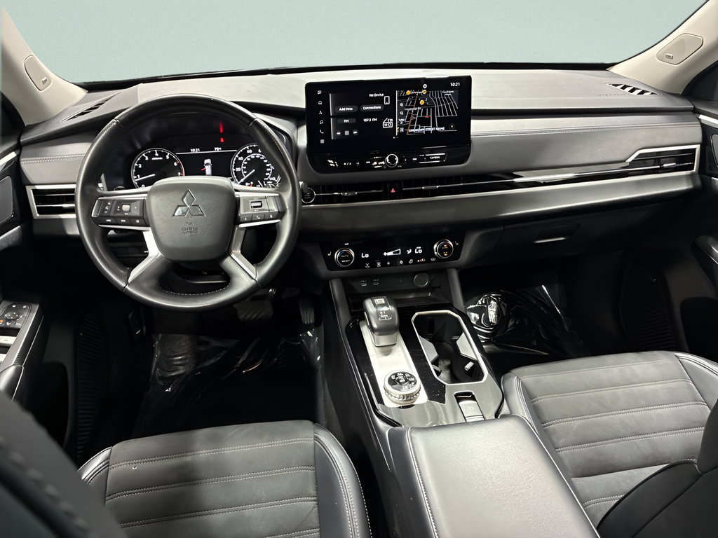 Used 2025  Mitsubishi SE image 9