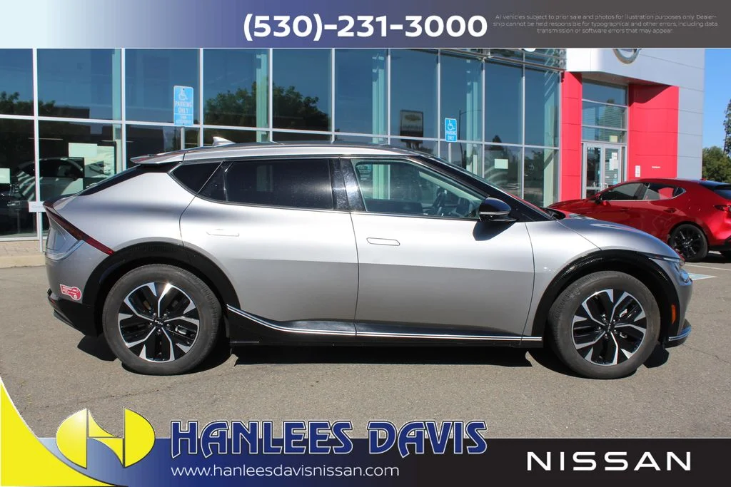 Used 2023 Gray Kia Wind image 6
