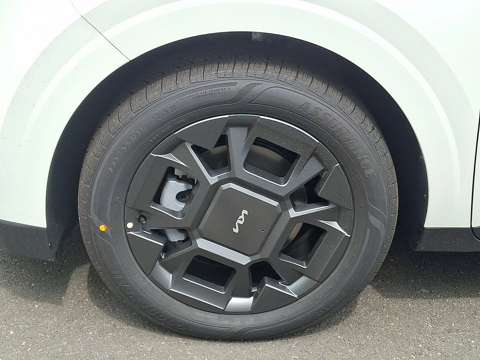 New 2026 Snow White Pearl Kia EX image 4