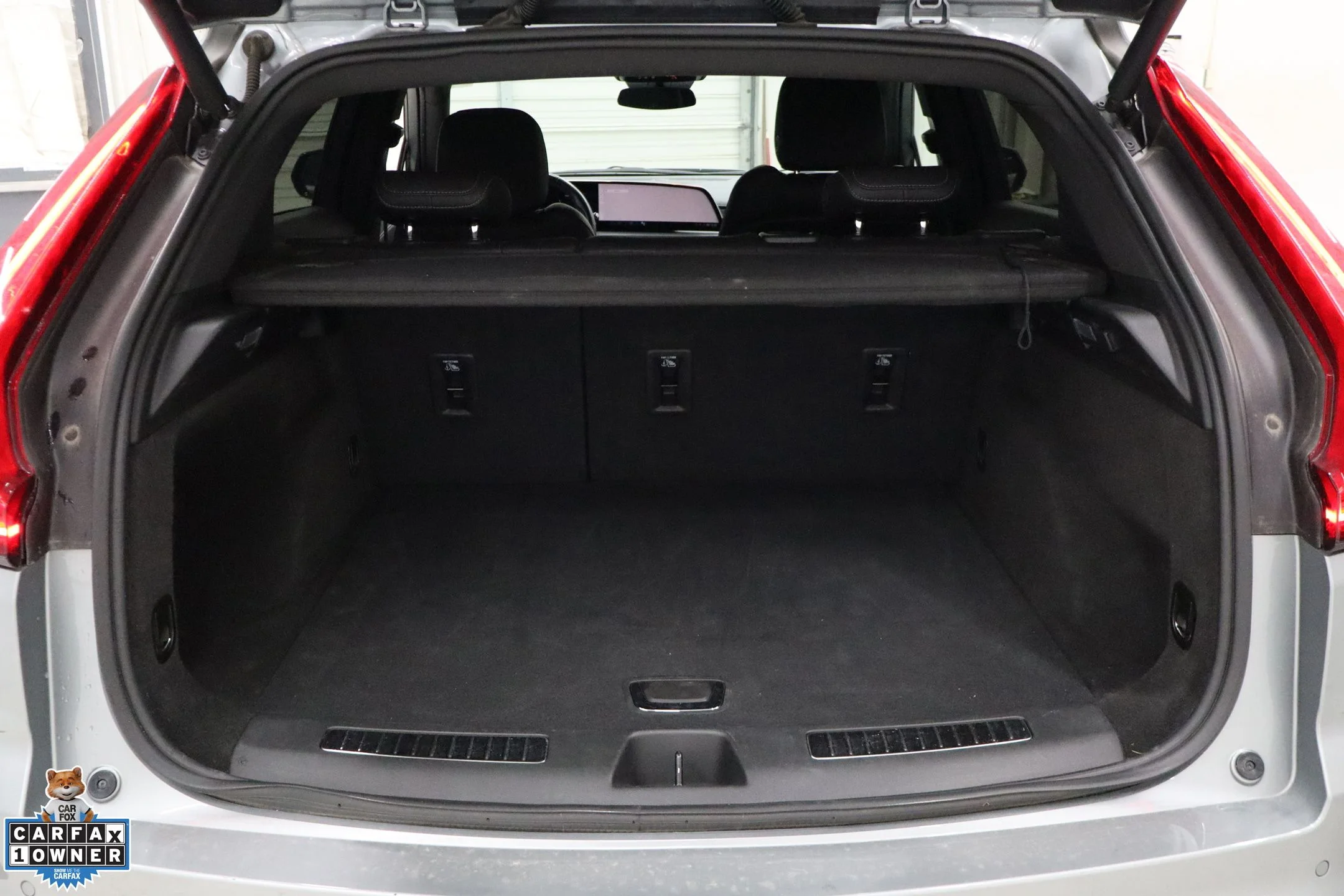 Used 2025 Silver Cadillac Premium Luxury image 27