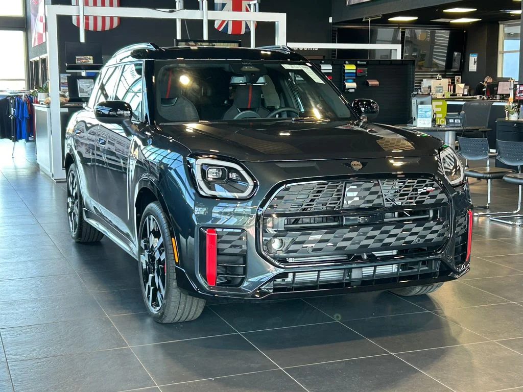 New 2026 Legend Grey Metallic MINI Iconic image 7