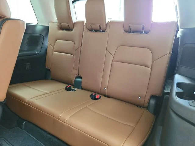 Used 2025 Silver Nissan Platinum image 43