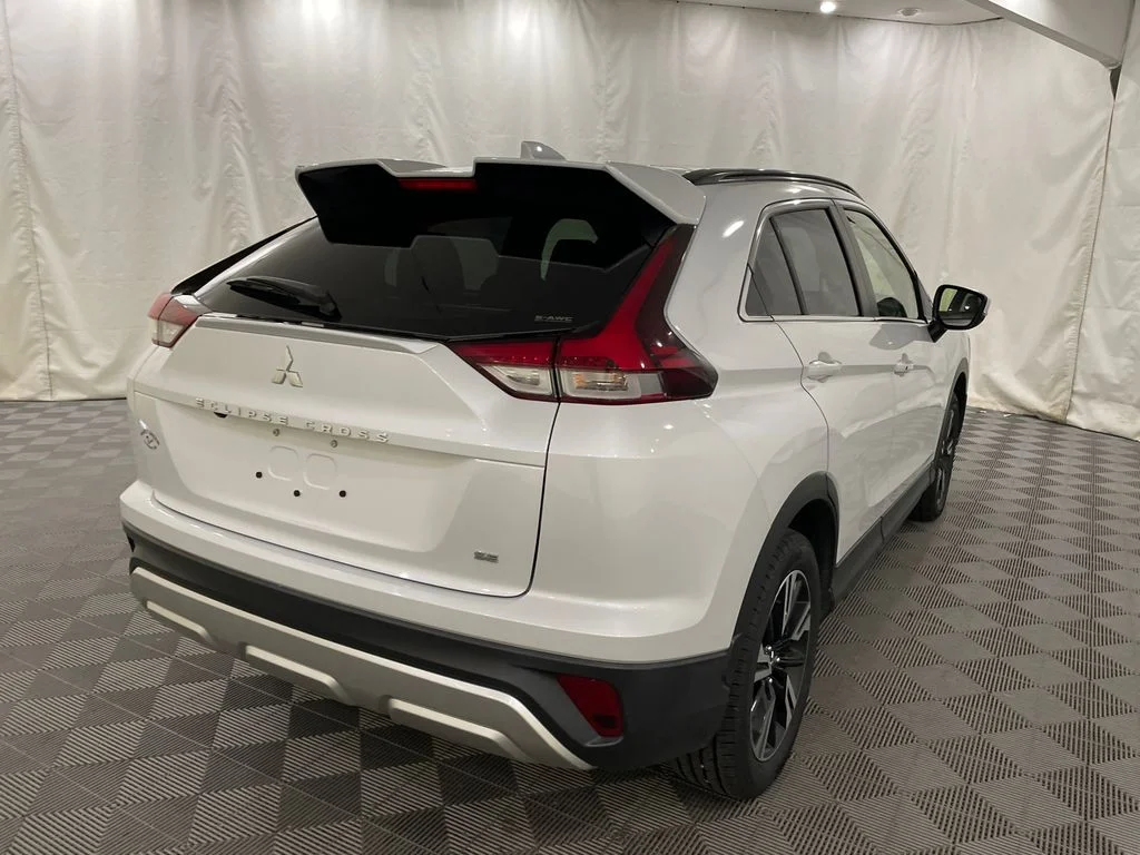Used 2024 White Diamond Mitsubishi SE image 5