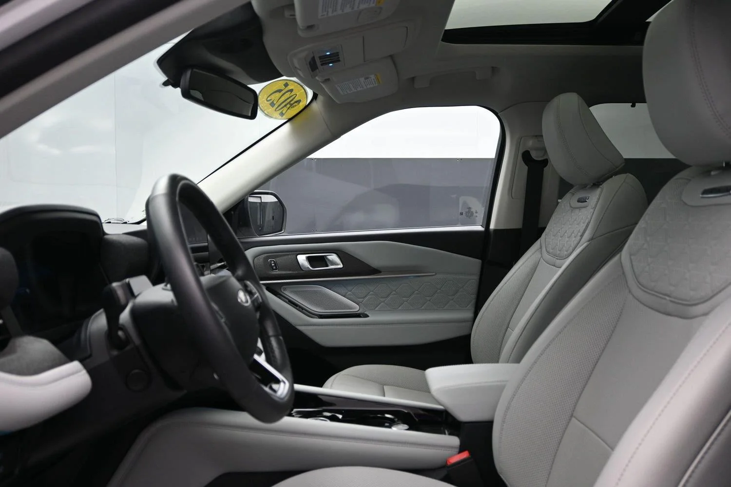 Used 2025 Star White Metallic Tri-Coat FORD Platinum image 23