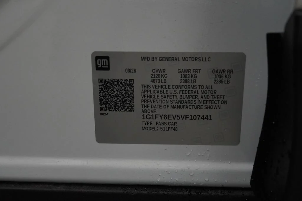 New 2027 Summit White Chevrolet LT image 41