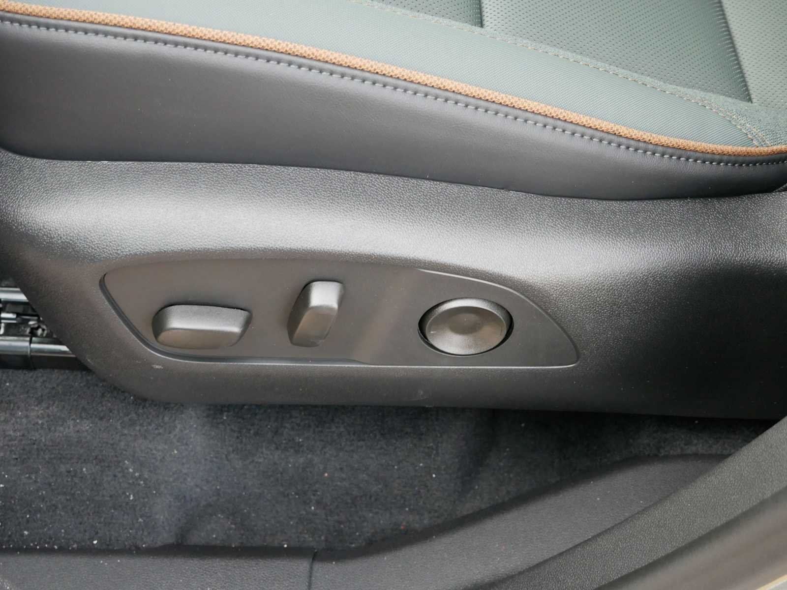 2026 GMC Acadia AT4 - Photo 17