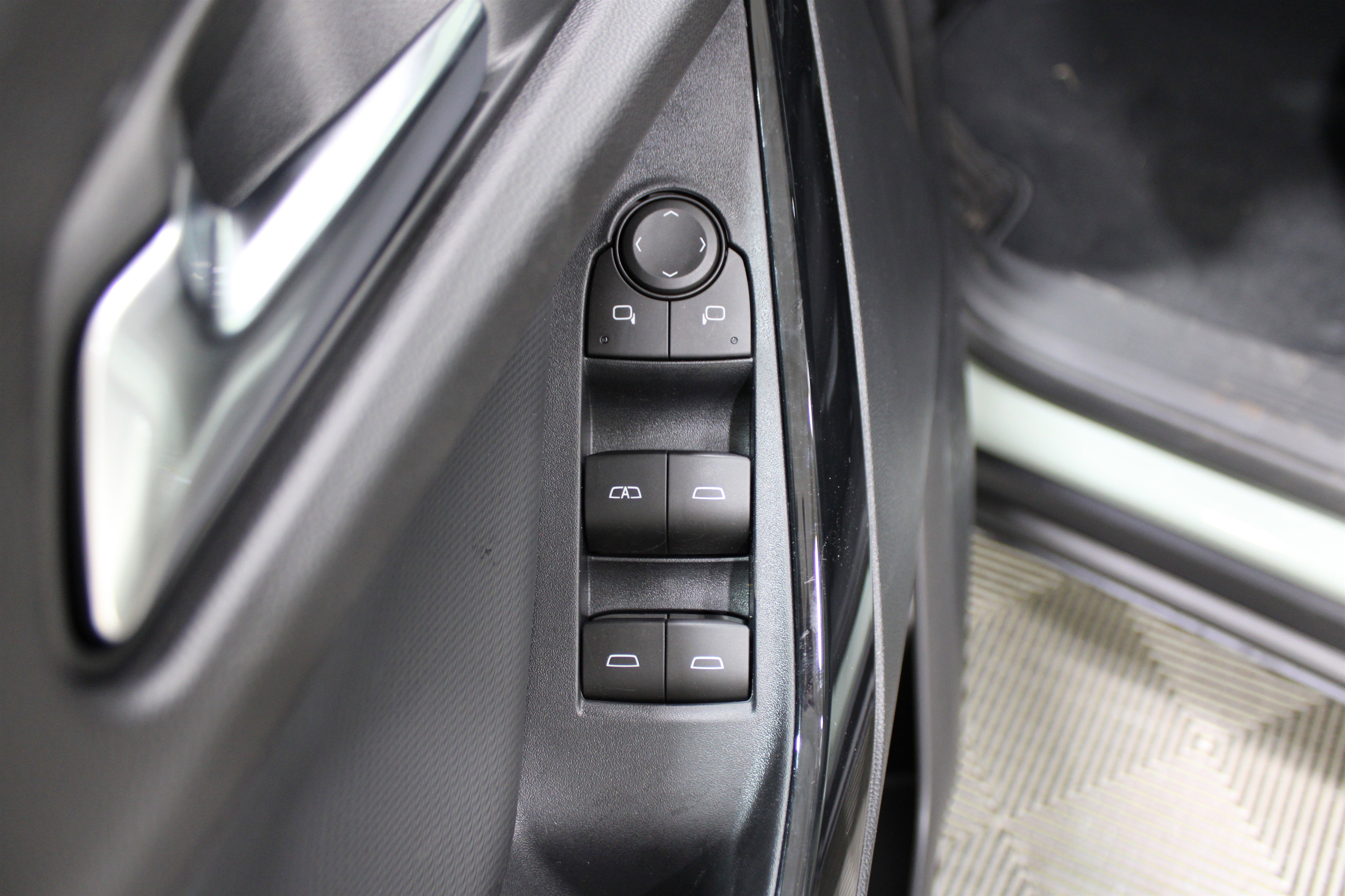 2026 Chevrolet Equinox LT photo 2