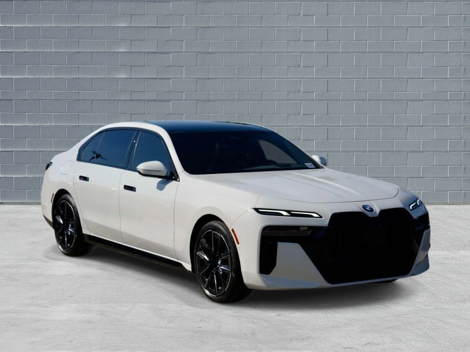 2024 BMW 7 Series 740i's photo