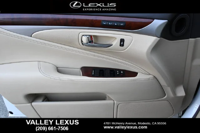 Used 2015  Lexus 460 image 12