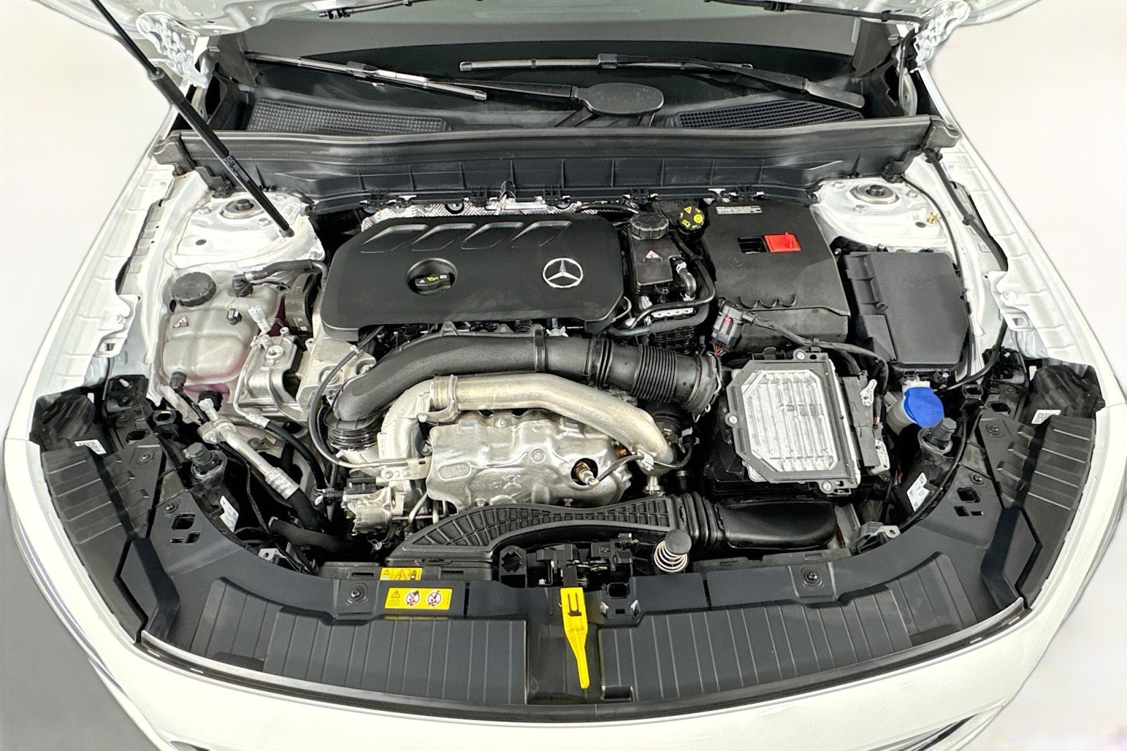 New 2026 Polar White Mercedes-Benz GLB 250 SUV image 10