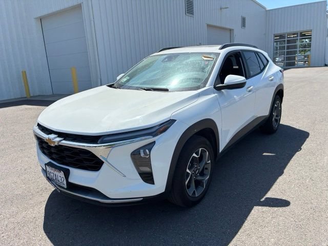 Used 2024 Summit White Chevrolet LT image 3