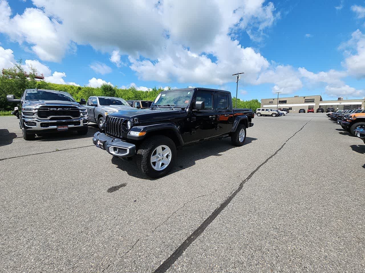 Used 2022 Black Clearcoat Jeep Sport S image 5