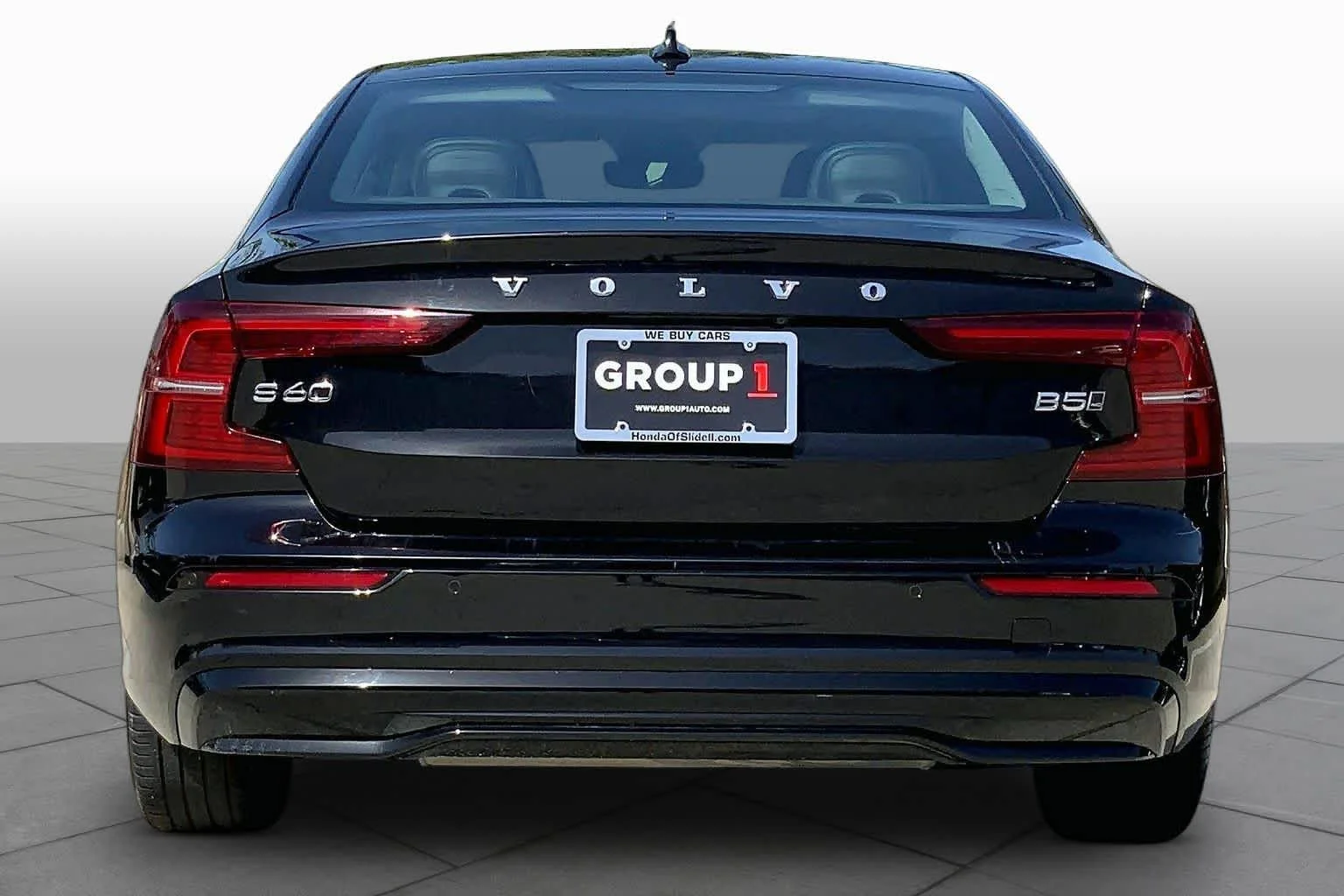 Pre-Owned 2024 Volvo S60 Plus Dark Theme