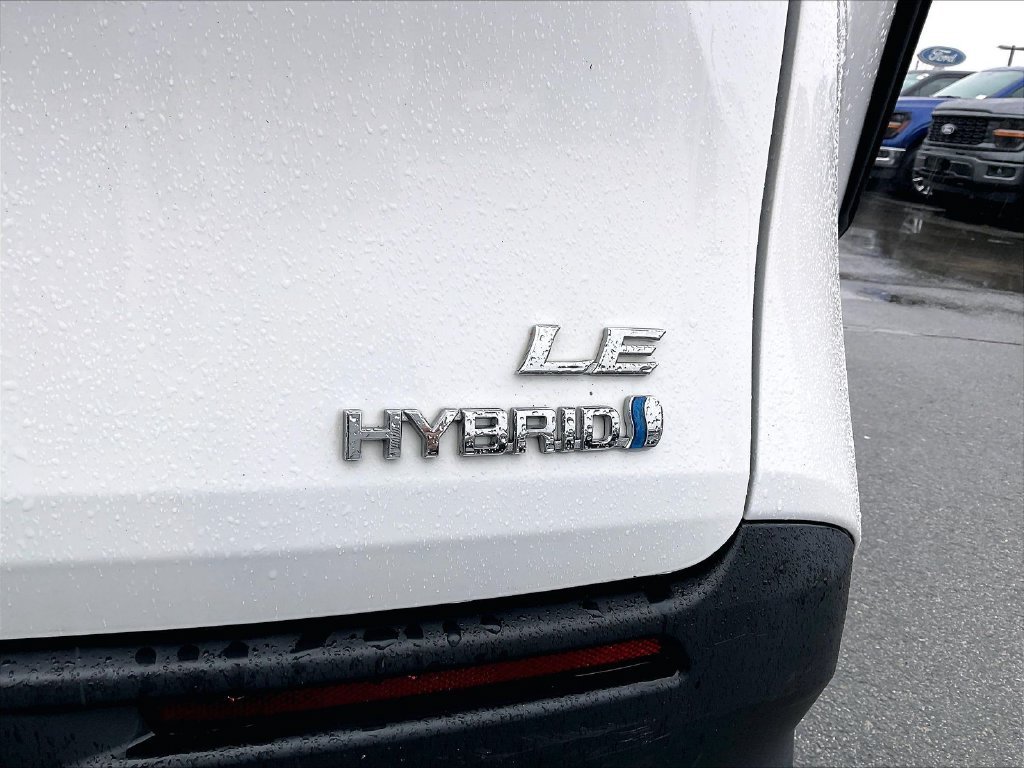 Used 2024 Ice Toyota LE image 28
