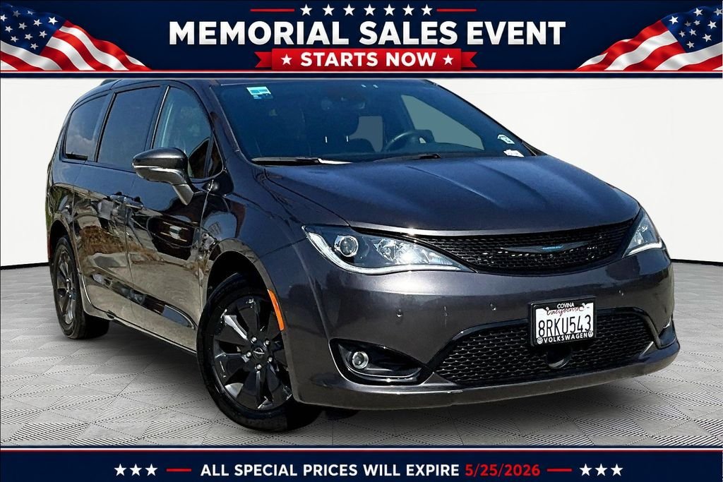 2020 Chrysler Pacifica Hybrid Limited's photo