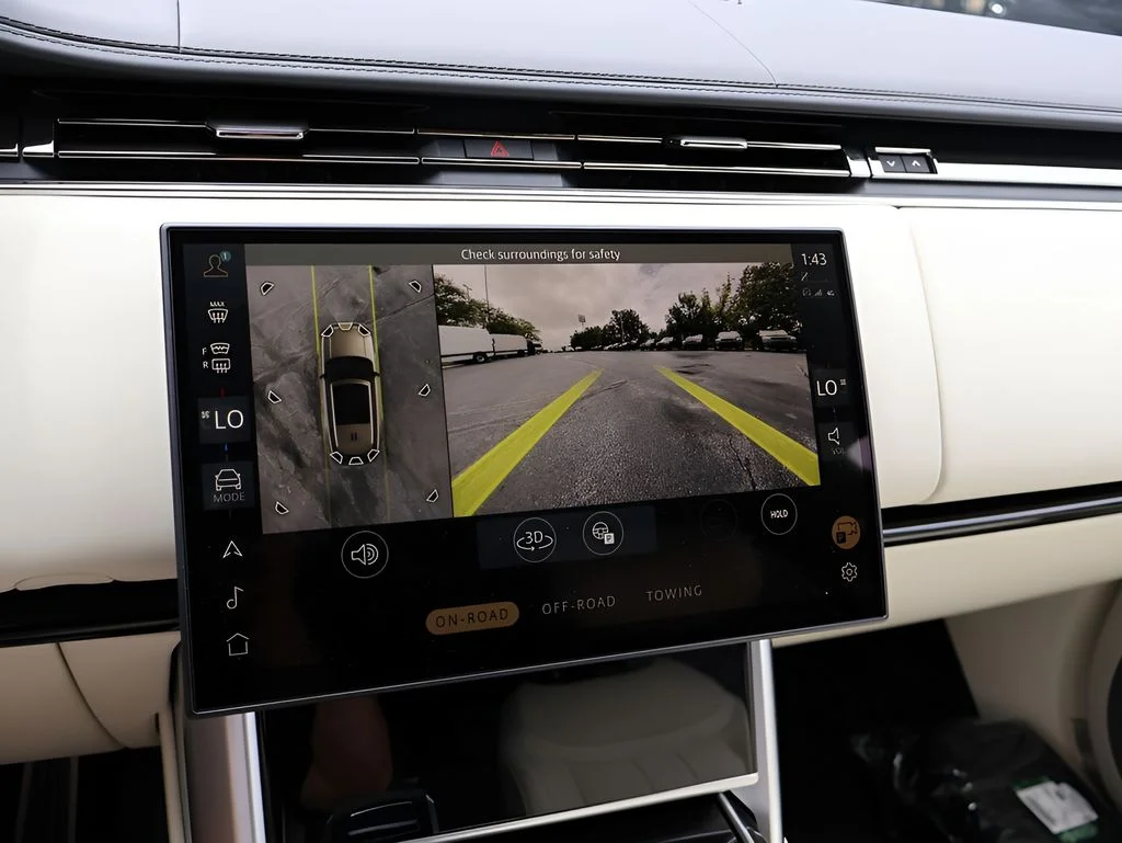 New 2026 Ostuni Pearl Wht Prem Met Land Rover Autobiography image 24