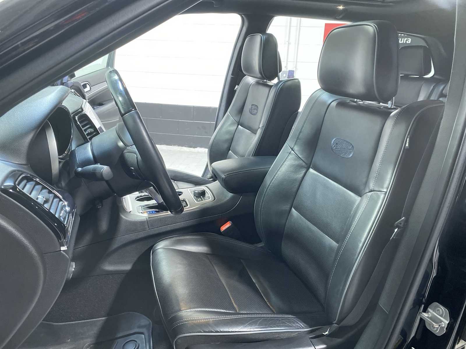 Used 2019 Diamond Black Crystal Pearlcoat Jeep Overland image 11