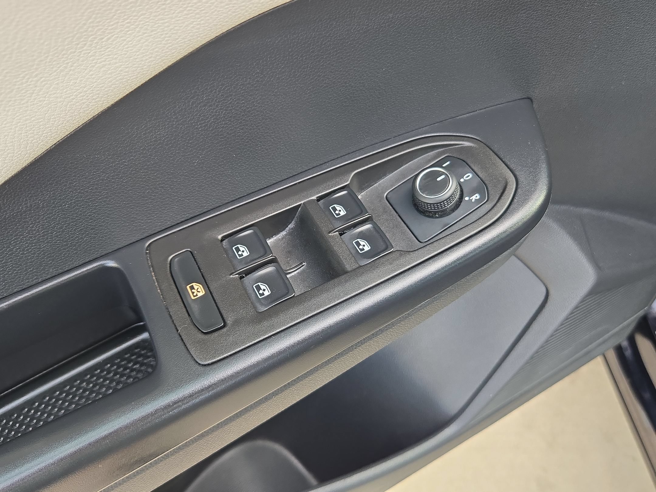 2025 Volkswagen Taos S - Photo 12