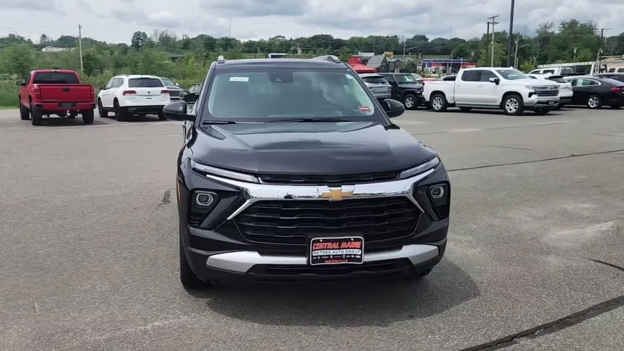 Used 2025 Mosaic Black Metallic Chevrolet LT image 4