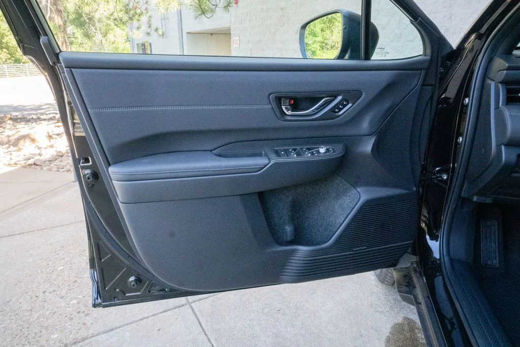 New 2026 CRYSTAL BLACK SILICA Subaru Touring image 7