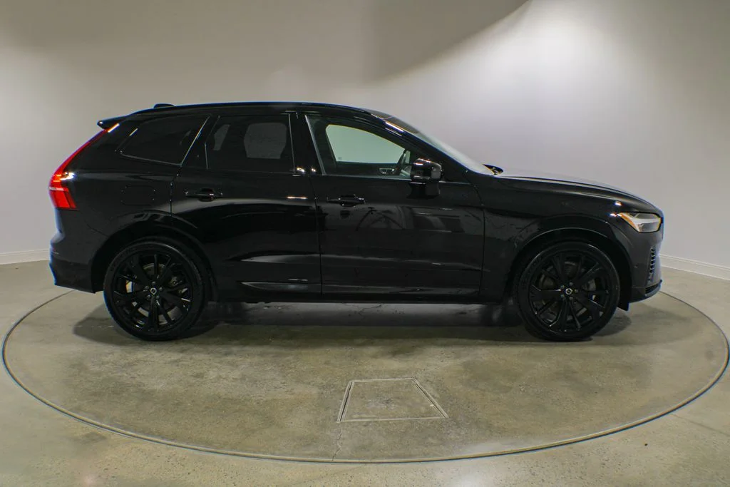 Certified Used 2024 Onyx Black Metallic Volvo Ultimate image 6