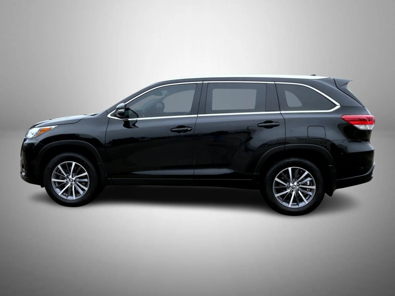 Used 2019 Black Toyota XLE image 8