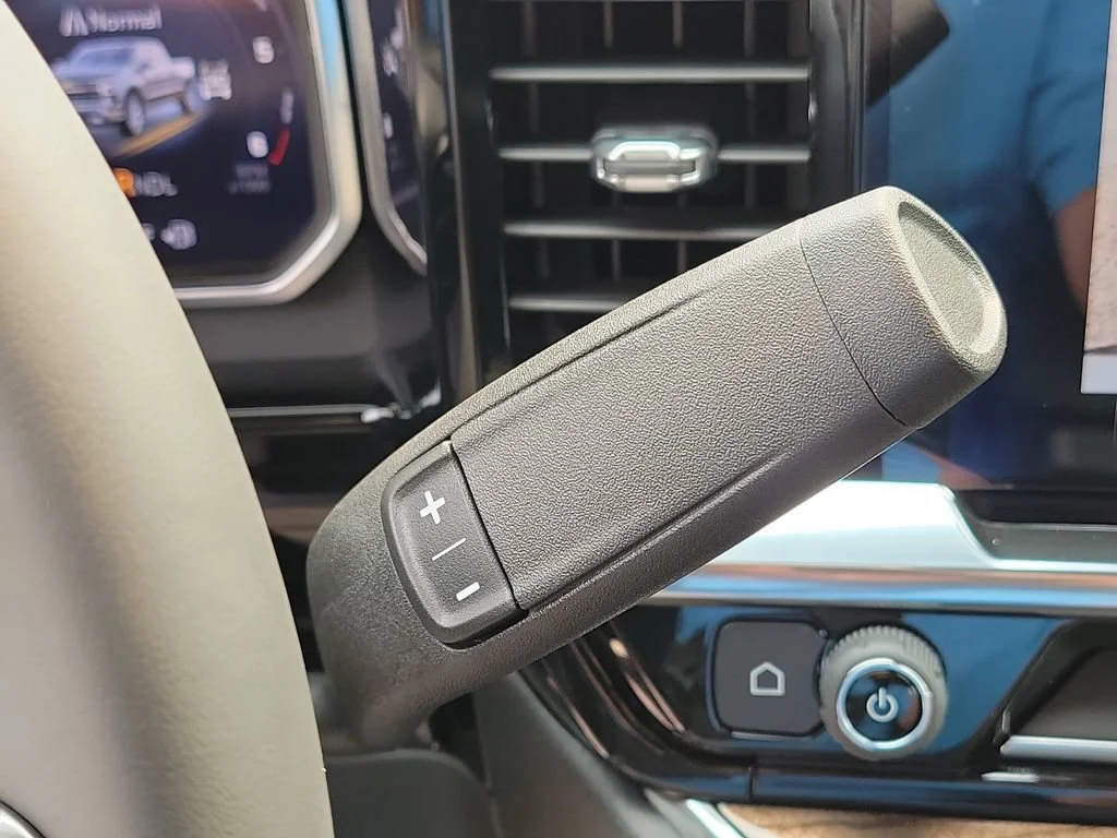 New 2026 Summit White Chevrolet LT (2FL) image 17