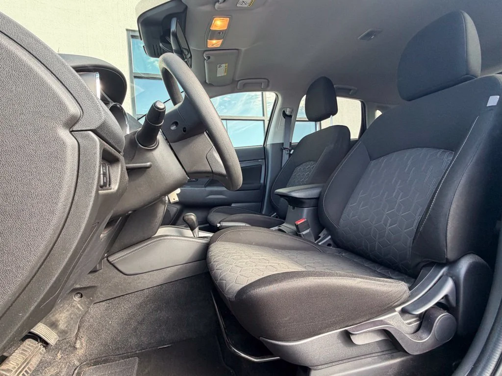 Used 2022 Black Mitsubishi 2.0 SE image 6