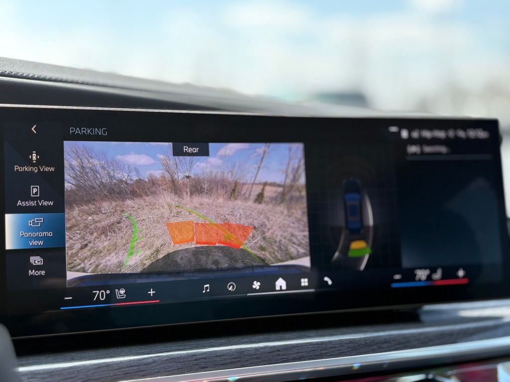 2025 BMW 7 Series 760i - Photo 8