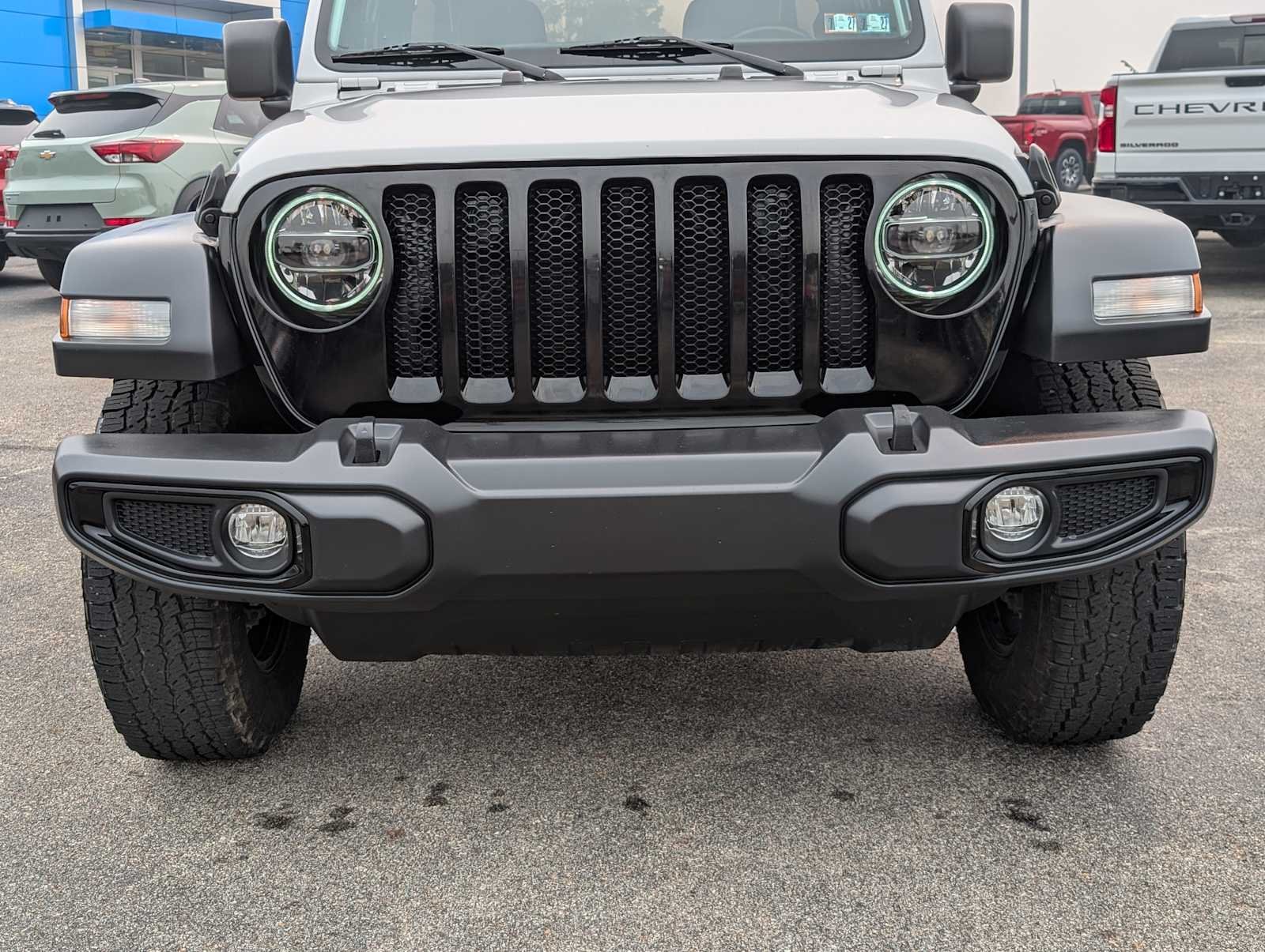 Used 2022 Bright White Clearcoat Jeep Unlimited Willys image 2