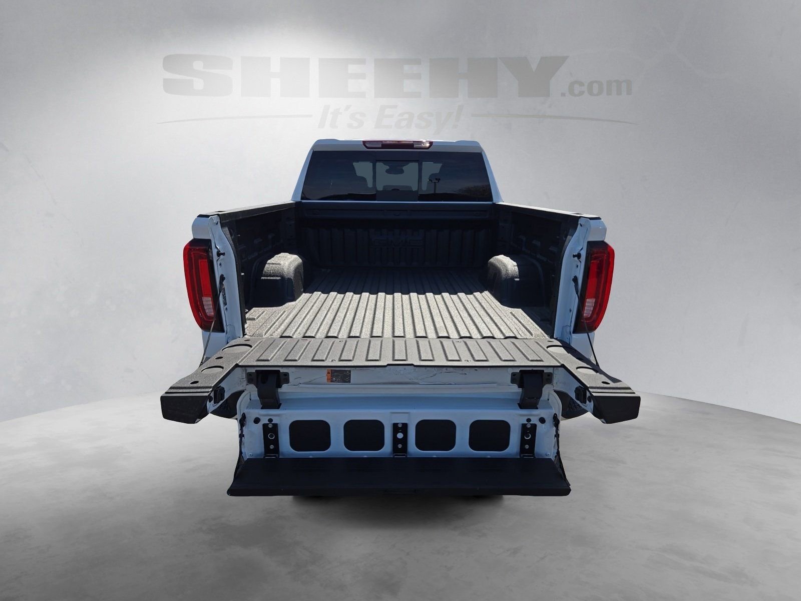 2026 GMC Sierra 1500 SLT - Photo 13