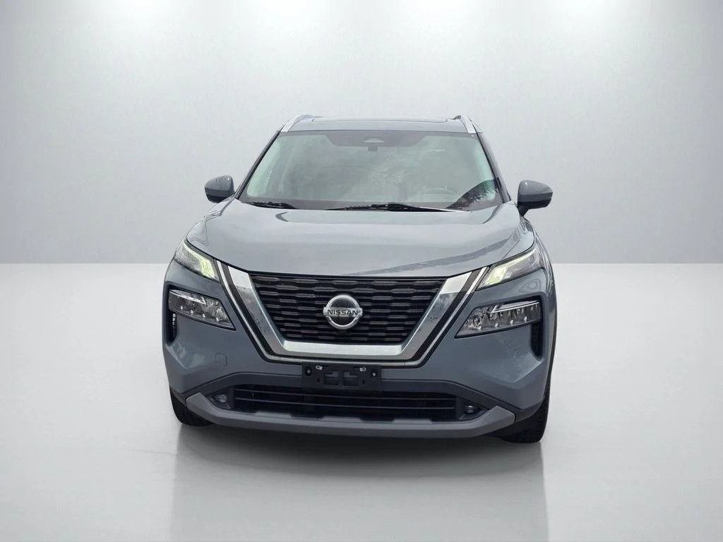 Used 2021 Gray Nissan SL image 2